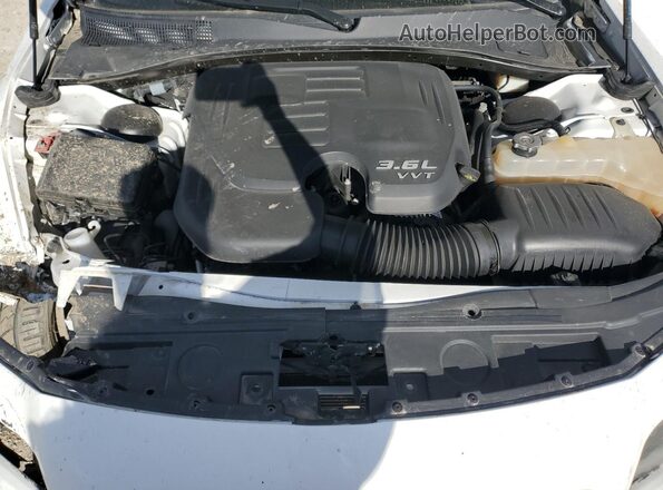 2C3CCABG2KH731097 2019 CHRYSLER 300 White Widok wnętrza z tyłu