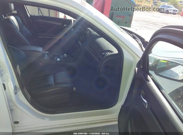 2C3CCABG2PH537466 2023 CHRYSLER 300 White Widok wnętrza z przodu