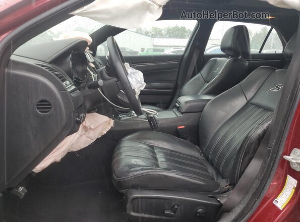2C3CCABG2PH637020 2023 CHRYSLER 300 Красный Вид салона спереди