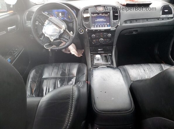 2C3CCABG2PH637020 2023 CHRYSLER 300 Красный Вид панели приборов