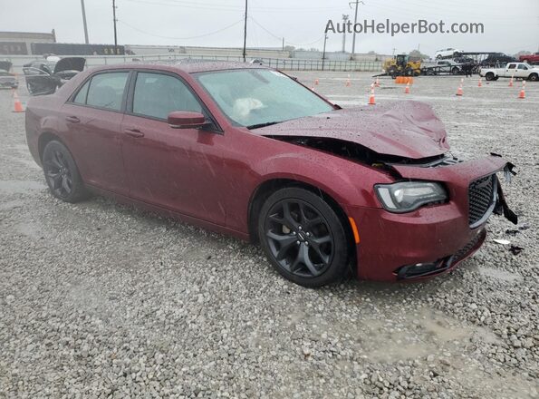 2C3CCABG2PH637020 2023 CHRYSLER 300 Красный Передняя правая четверть