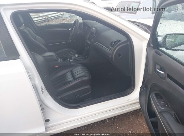 2C3CCABG4PH641036 2023 CHRYSLER 300 White Front interior view