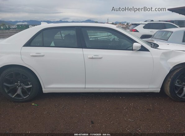 2C3CCABG4PH641036 2023 CHRYSLER 300 White 360 interior view