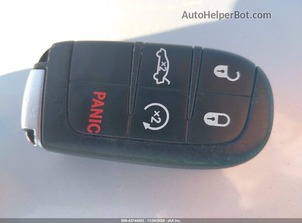 2C3CCABG7MH532890 2021 CHRYSLER 300 Серебряный Вид панели приборов