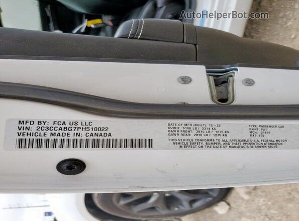 2C3CCABG7PH510022 2023 CHRYSLER 300 White Vista del compartimento del motor