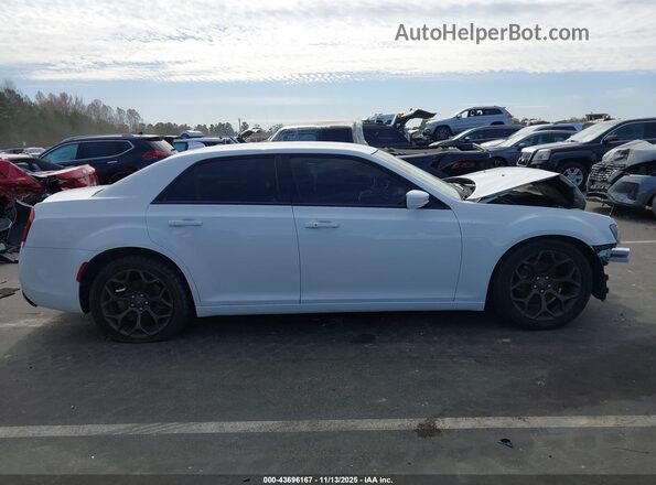 2C3CCABG9GH324921 2016 CHRYSLER 300 White Widok wnętrza z tyłu