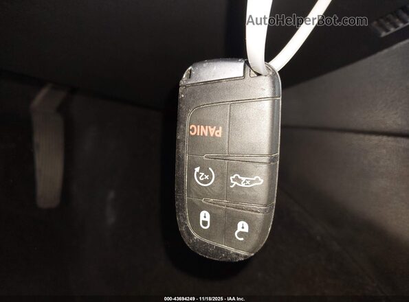 2C3CCABGXMH529305 2021 CHRYSLER 300 White Widok deski rozdzielczej