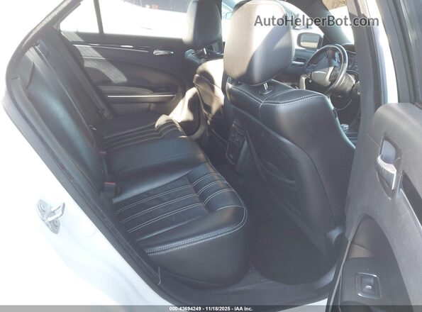 2C3CCABGXMH529305 2021 CHRYSLER 300 White Widok naklejki z numerem VIN