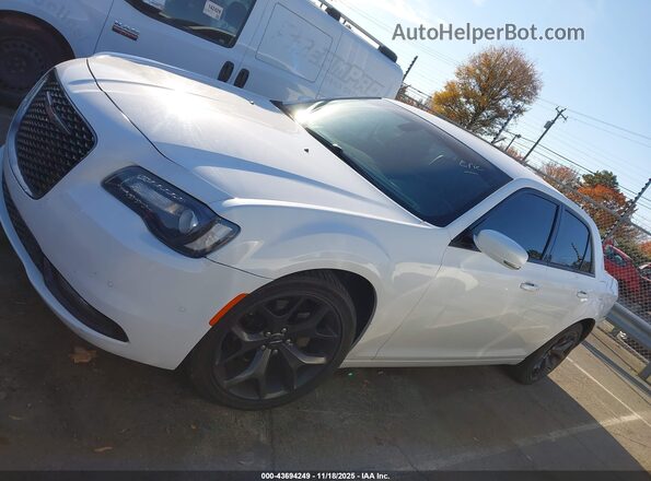 2C3CCABGXMH529305 2021 CHRYSLER 300 White Widok wnętrza 360 stopni