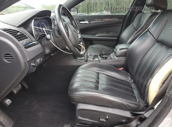 2C3CCABT8MH537495 2021 CHRYSLER 300 Серебряный Вид салона спереди