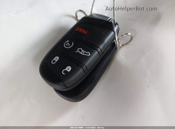 2C3CCABTXMH622533 2021 CHRYSLER 300 Красный Вид панели приборов