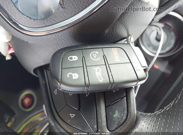 2C3CDXGJ5NH220587 2022 DODGE CHARGER Зеленый Вид панели приборов