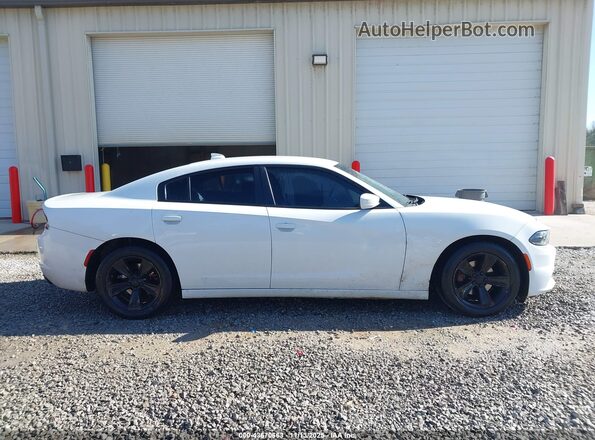 2C3CDXHG7GH186903 2016 DODGE CHARGER White Rear interior view