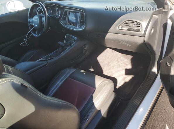 2C3CDZAG1HH629375 2017 DODGE CHALLENGER Белый Вид панели приборов