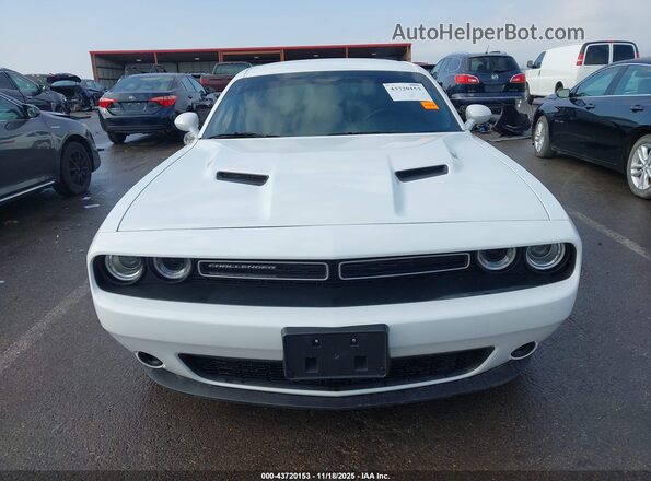 2C3CDZAG4NH181581 2022 DODGE CHALLENGER White Widok wnętrza z tyłu