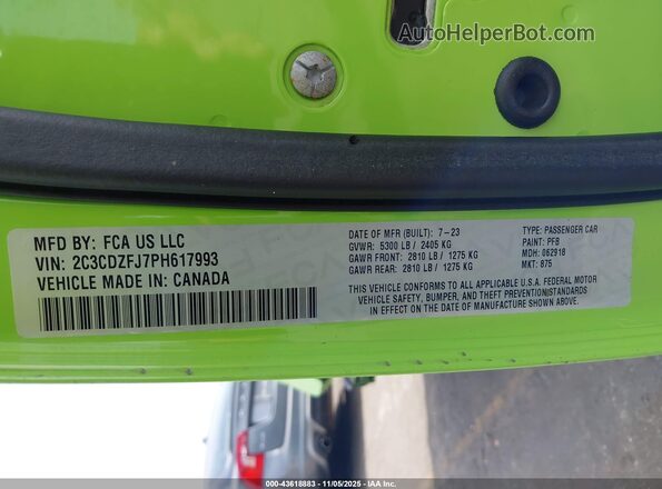 2C3CDZFJ7PH617993 2023 DODGE CHALLENGER Green ძრავის განყოფილების ხედი