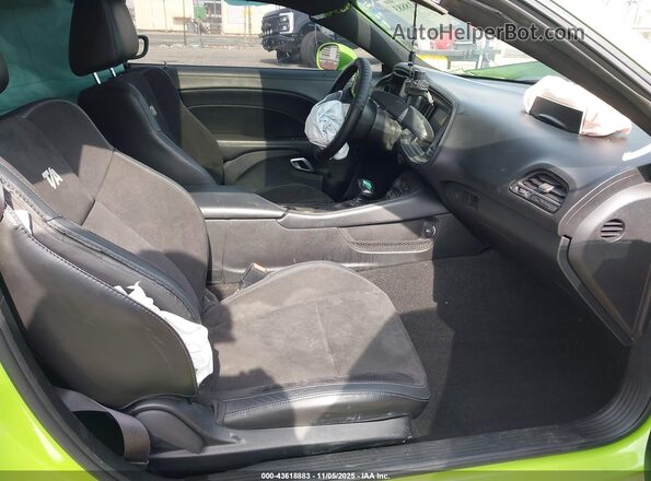 2C3CDZFJ7PH617993 2023 DODGE CHALLENGER Green წინა სალონის ხედი