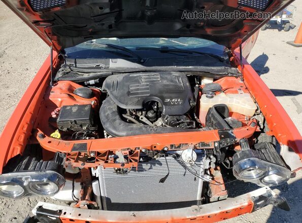2C3CDZJG2NH191221 2022 DODGE CHALLENGER Оранжевый Вид задней части салона