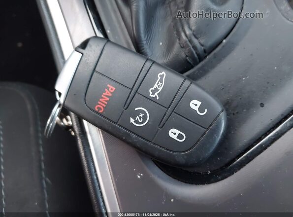2C3CDZKG5NH160771 2022 DODGE CHALLENGER Темно-бордовый Вид панели приборов