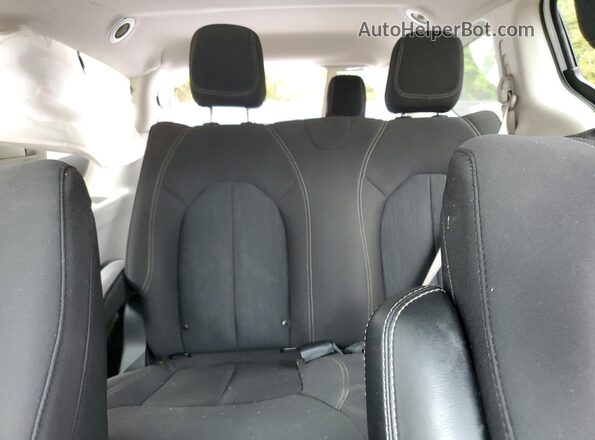 2C4RC1AG6LR117611 2020 CHRYSLER VOYAGER White Vista de los asientos traseros