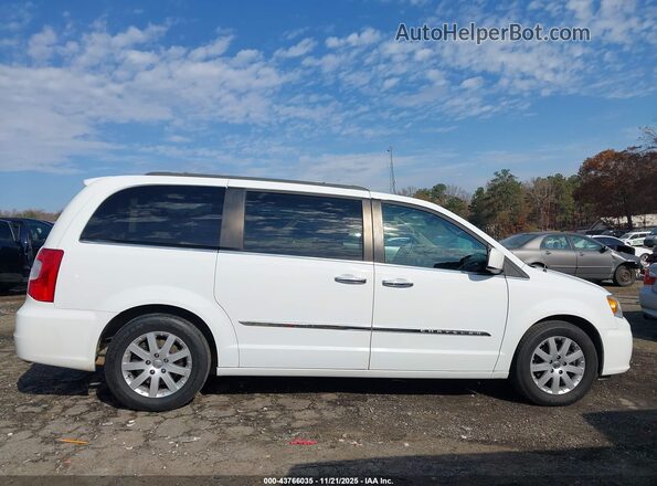2C4RC1BG2GR166583 2016 CHRYSLER TOWN & COUNTRY White Widok wnętrza z tyłu