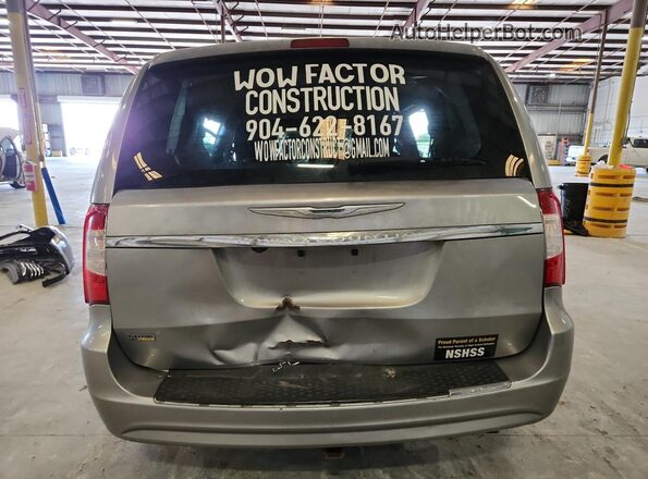 2C4RC1BG2GR186719 2016 CHRYSLER TOWN Silver Widok z tyłu
