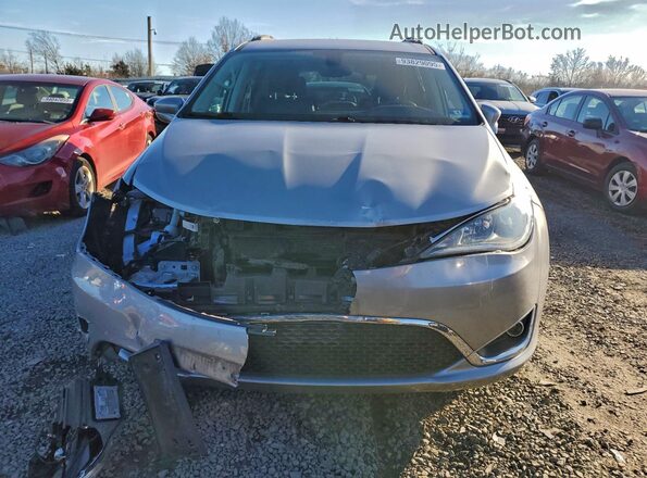 2C4RC1BG4HR803684 2017 CHRYSLER PACIFICA Silver Widok z przodu