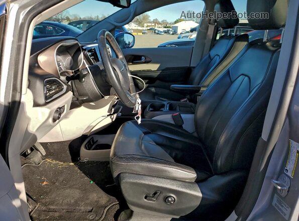 2C4RC1BG4HR803684 2017 CHRYSLER PACIFICA Silver Widok wnętrza z przodu