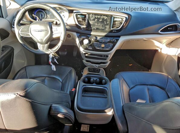 2C4RC1BG4HR803684 2017 CHRYSLER PACIFICA Silver Widok deski rozdzielczej