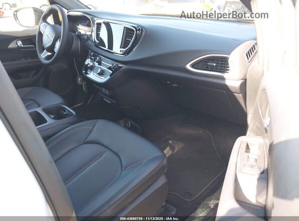 2C4RC1BG5SR600049 2025 CHRYSLER PACIFICA White Front interior view