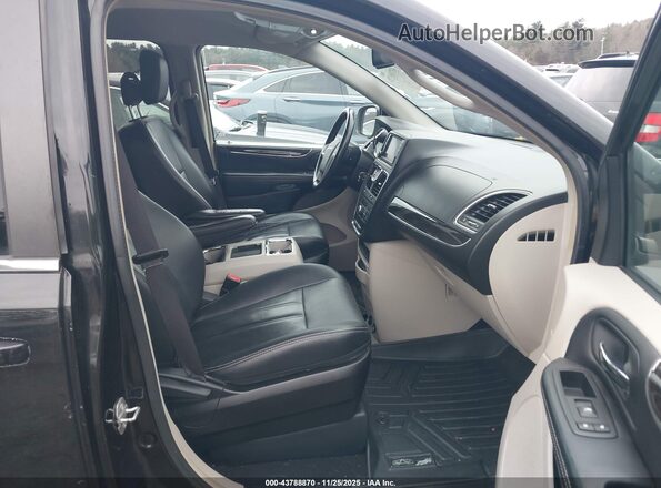 2C4RC1BG7GR110753 2016 CHRYSLER TOWN & COUNTRY Black Front interior view
