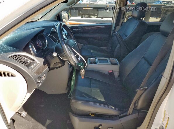 2C4RC1BG9GR291094 2016 CHRYSLER TOWN White Vista interior delantera