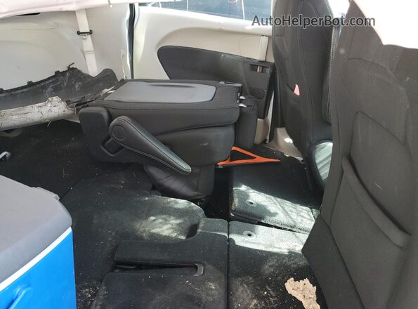2C4RC1CG3RR105664 2024 CHRYSLER VOYAGER White Rear interior view