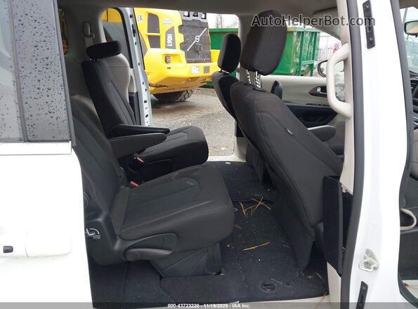 2C4RC1CG4RR201948 2024 CHRYSLER VOYAGER White Widok naklejki z numerem VIN