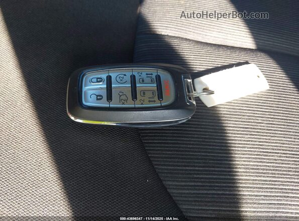 2C4RC1CG7PR516742 2023 CHRYSLER VOYAGER Red Dashboard view