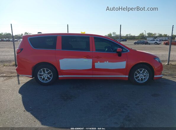 2C4RC1CG7PR516742 2023 CHRYSLER VOYAGER Red Rear interior view