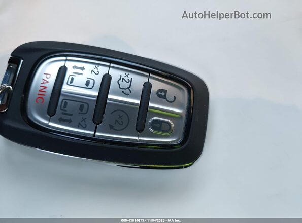 2C4RC1CG7SR580417 2025 CHRYSLER VOYAGER White Vista del salpicadero