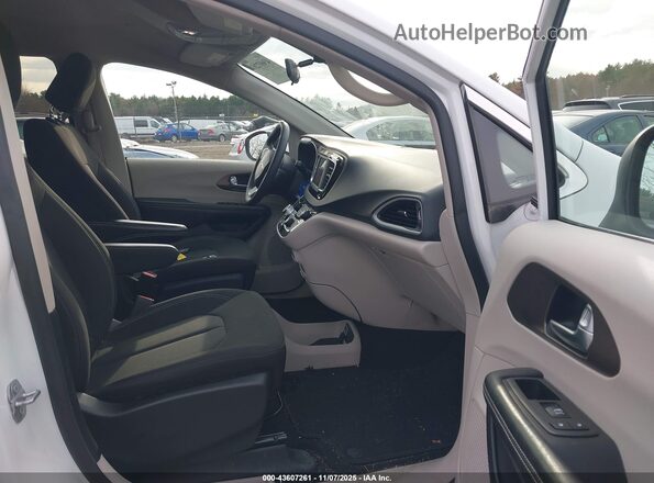 2C4RC1CG9NR166317 2022 CHRYSLER VOYAGER White Front interior view