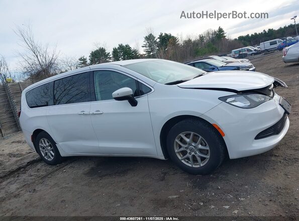 2C4RC1CG9NR166317 2022 CHRYSLER VOYAGER White Rear interior view