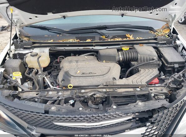 2C4RC1CG9NR166317 2022 CHRYSLER VOYAGER White Rear view