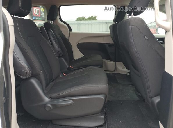 2C4RC1CGXLR280842 2020 CHRYSLER VOYAGER White Widok wnętrza z tyłu