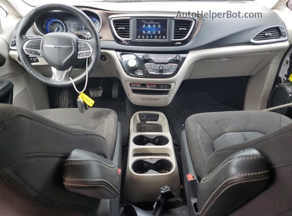 2C4RC1CGXLR280842 2020 CHRYSLER VOYAGER White Widok deski rozdzielczej