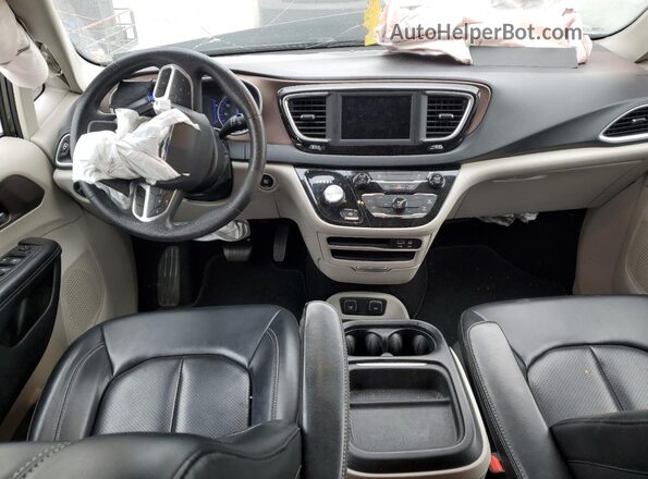 2C4RC1DG1LR258548 2020 CHRYSLER VOYAGER Gray Widok deski rozdzielczej