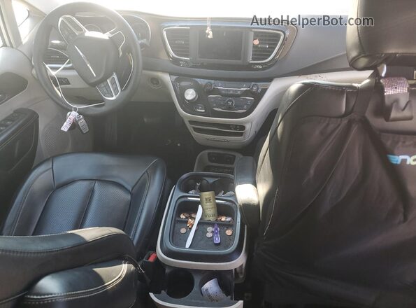 2C4RC1DG2LR156997 2020 CHRYSLER VOYAGER White Вид панелі приладів