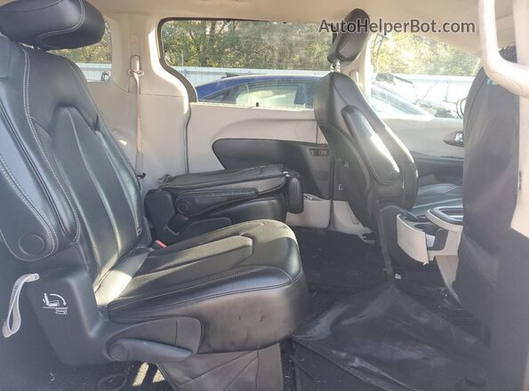 2C4RC1DG2LR156997 2020 CHRYSLER VOYAGER White Вид задньої частини салону