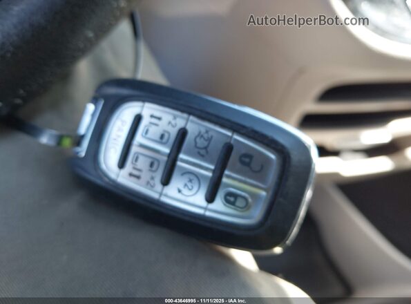 2C4RC1DG3LR157138 2020 CHRYSLER VOYAGER Темно-бордовый Вид панели приборов