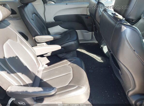 2C4RC1DG6LR168425 2020 CHRYSLER VOYAGER Black Widok naklejki z numerem VIN