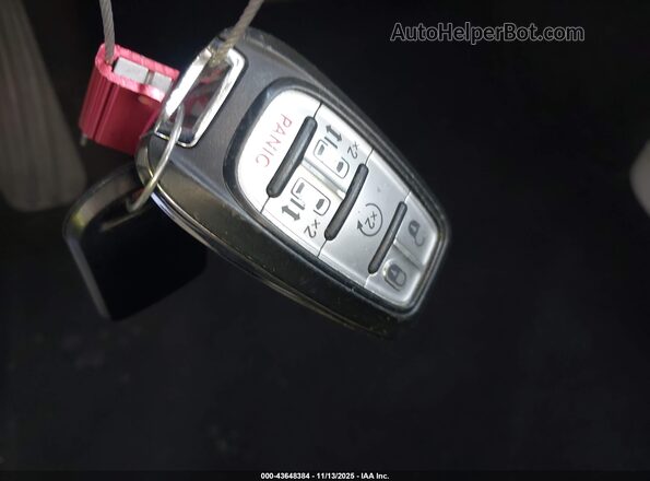 2C4RC1DG6MR525734 2021 CHRYSLER VOYAGER Silver Widok deski rozdzielczej