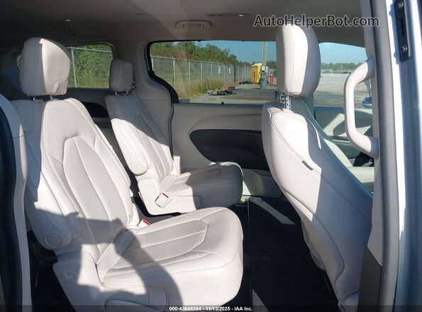 2C4RC1DG6MR525734 2021 CHRYSLER VOYAGER Silver Widok naklejki z numerem VIN