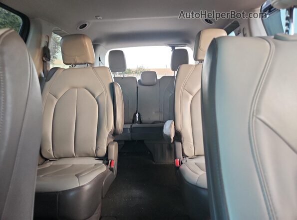 2C4RC1DG9LR261827 2020 CHRYSLER VOYAGER Gray Вид задніх сидінь
